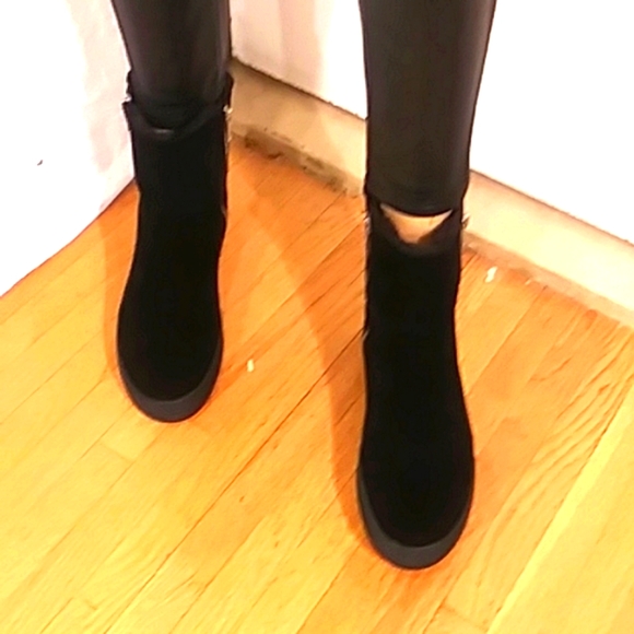 🔥 Like New J/Slide Black Suede Booties. - Picture 11 of 12